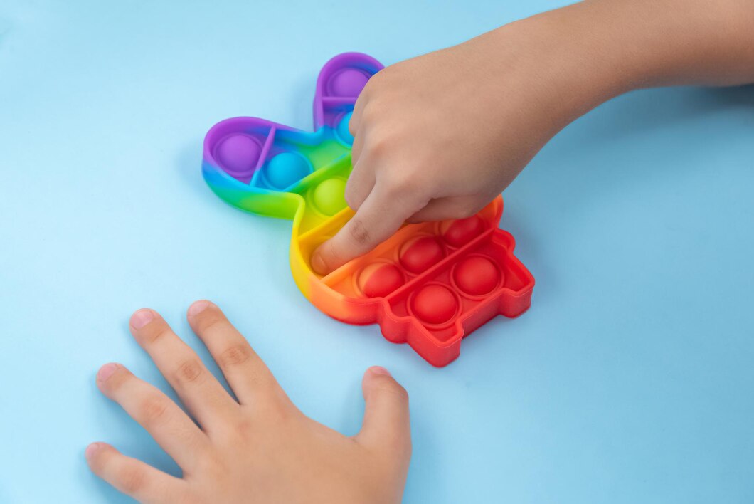 Jak sensoryczne zabawki wpływają na rozwój zmysłów u najmłodszych?