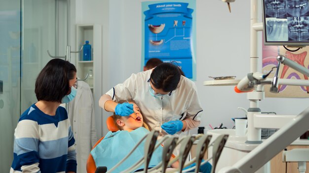 Jak wybrać najlepszego dentystę – kluczowe aspekty do rozważenia