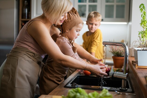Jak wspólne gotowanie może wzmocnić więzi rodzinne