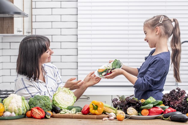 Jak budować zdrowe nawyki żywieniowe w rodzinie