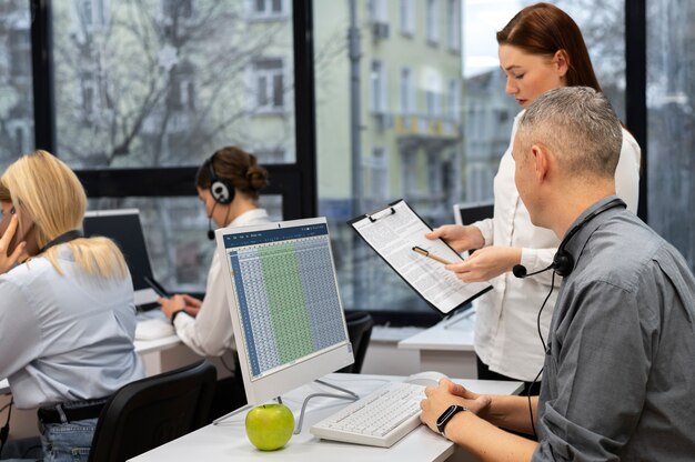 Jak outsourcing księgowości może wspierać rozwój małych i średnich przedsiębiorstw?