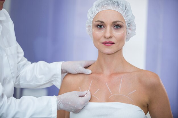 Jak przygotować się do zabiegu powiększania piersi implantami?