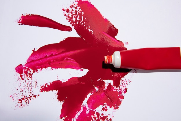 Sekrety długotrwałego makijażu ust: jak wybrać idealną pomadkę?