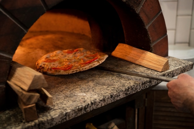 Innowacyjne rozwiązania w nowoczesnych piecach do pizzy: jak technologia zmienia tradycyjne metody wypieku